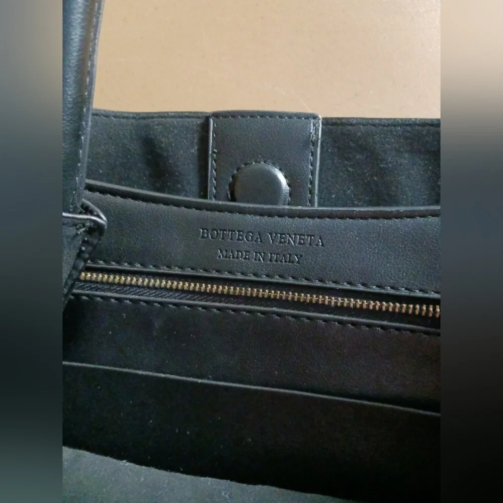 Elegant Black Woven Shoulder Bag - Picture 13 of 14